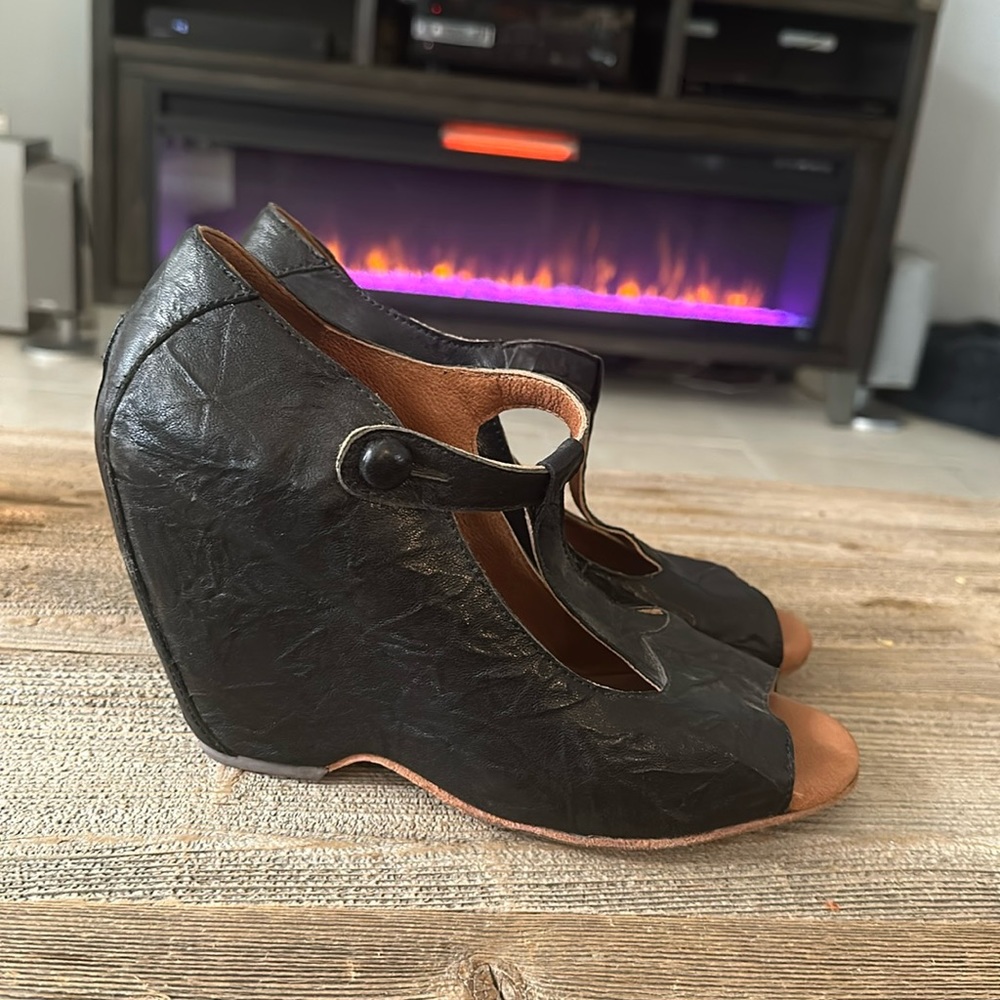 Gee Wawa heels